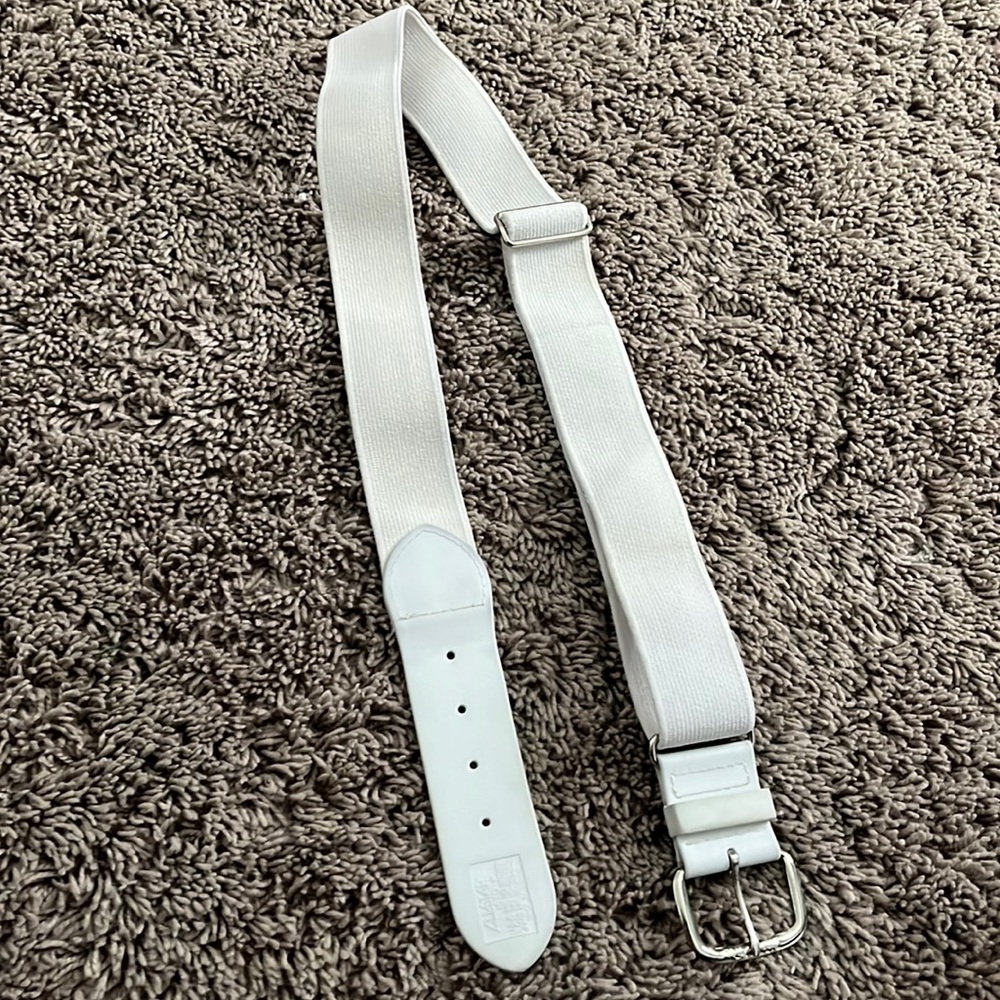 White adjustable baseball belt